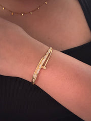 Stone nail kada