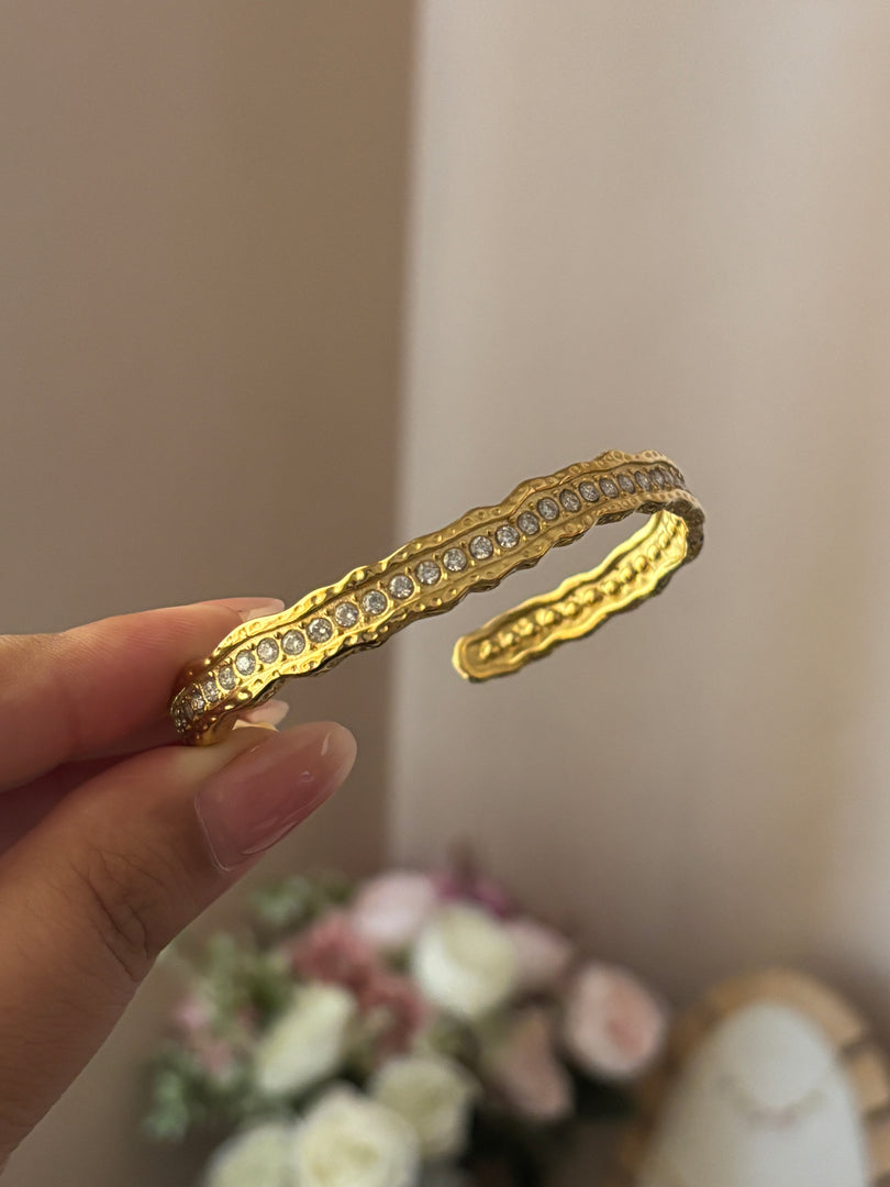 Elara Crystal Kada