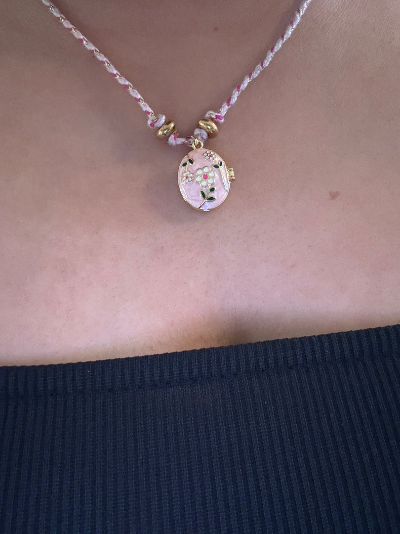 Vintage leafy pendant