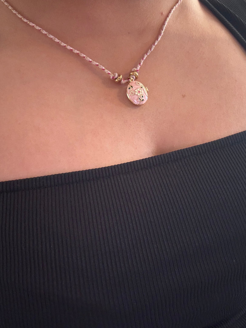 Vintage leafy pendant