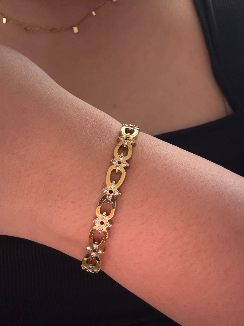 Glimmering Grace (Small Wrist)
