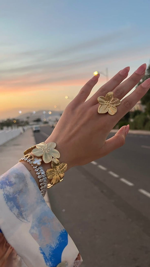 Flower cuff