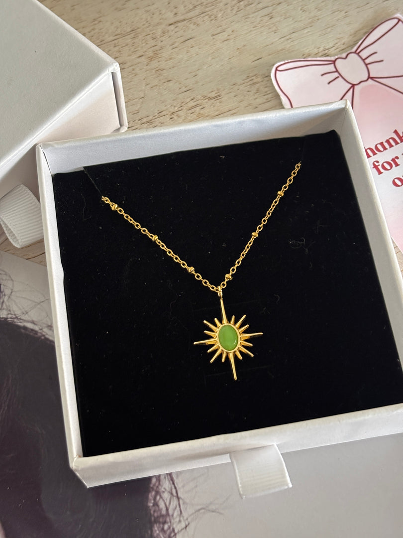 Greenshine neckpeice