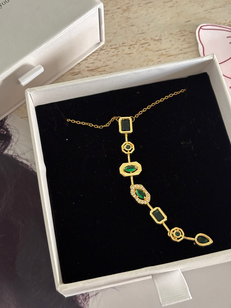 Y-greenstone neckpeice
