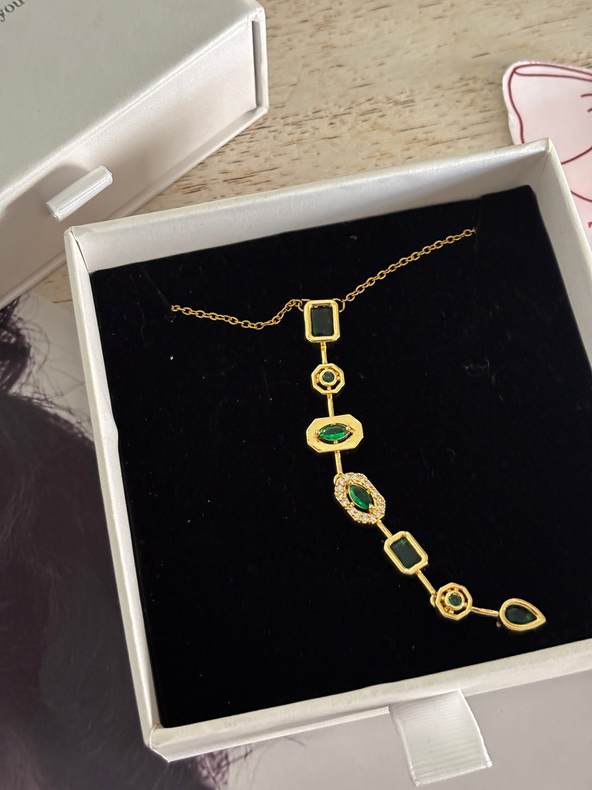 Y-greenstone neckpeice