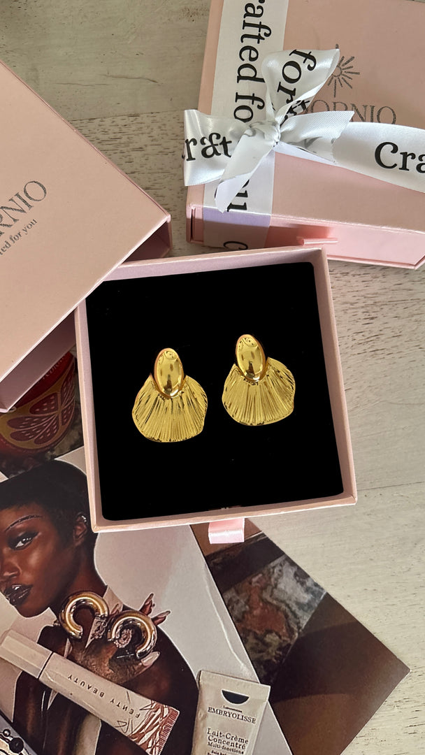 Shells studs