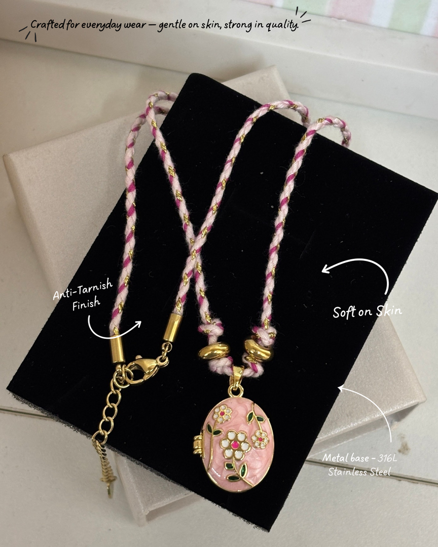 Vintage leafy pendant